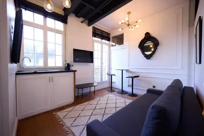Télévision ou salle de divertissement dans l'établissement Un Studio cosy au Cœur de Paris 17 Batignolles , Monceau