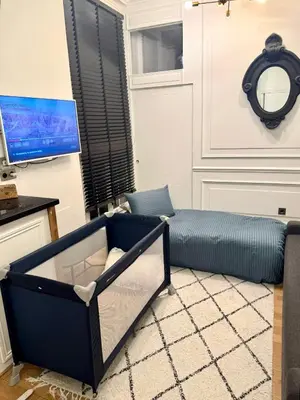 Coin salon dans l'établissement Un Studio cosy au Cœur de Paris 17 Batignolles , Monceau