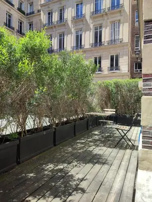 Jardin de l'établissement Beautiful apartment with terrace & home cinema in Paris 8