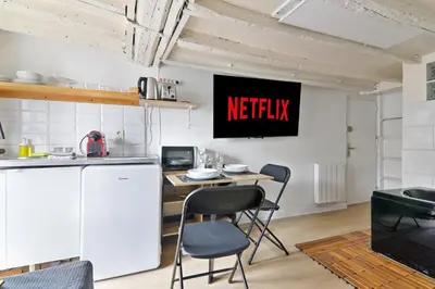 Plan de l'établissement Studio Appartement Quartier Saint-Michel Notre-Dame 3 Free Netflix