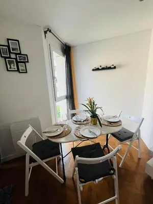 Coin salon dans l'établissement Cosy logement entier à Asnières sur Seine