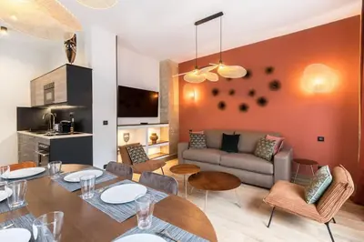 Cuisine ou kitchenette dans l'établissement Republique Bastille Chic & Design Apartment 6P 2BR