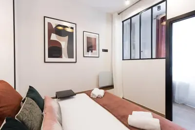 Un ou plusieurs lits dans un hébergement de l'établissement Republique Bastille Chic & Design Apartment 6P 2BR