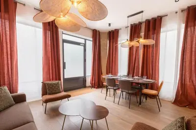 Coin salon dans l'établissement Republique Bastille Chic & Design Apartment 6P 2BR