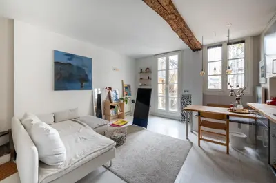 Coin salon dans l'établissement Stylish 1BD Duplex - Stunning Views near Louvre