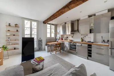 Cuisine ou kitchenette dans l'établissement Stylish 1BD Duplex - Stunning Views near Louvre