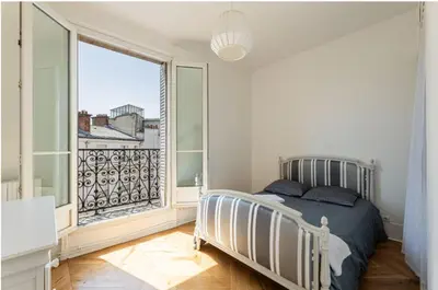 Un ou plusieurs lits dans un hébergement de l'établissement Vue Tour Eiffel et 5 minutes des Champs-Elysees Appartement 2 chambres Paris 16 Etoile