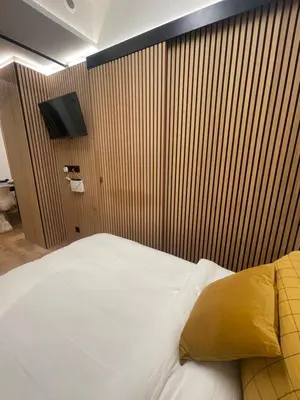 Un ou plusieurs lits dans un hébergement de l'établissement Le Loft Bleu La Madeleine - un mini loft design et très central