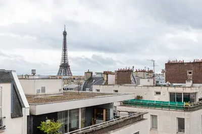 Vue générale sur Paris ou vue de la ville depuis l'appartement