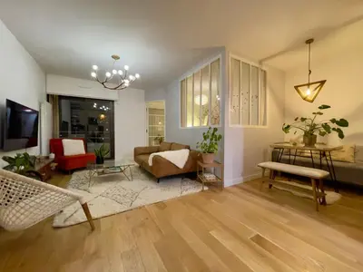 Télévision ou salle de divertissement dans l'établissement Magnifique 3 pièces de 55m2 au calme avec balcon