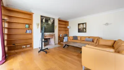 Coin salon dans l'établissement Spacious 3BD Family Apartment Auteuil