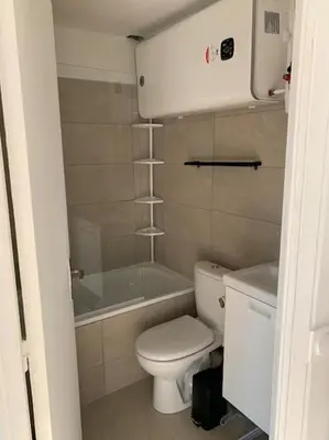 Salle de bains dans l'établissement Studio lumineux, refait à neuf, métro jourdain