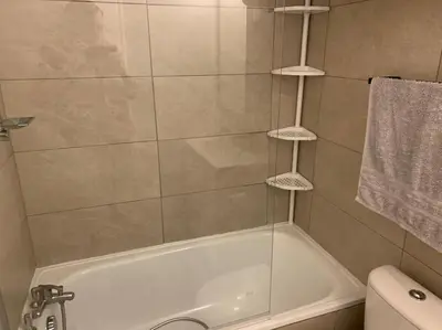Salle de bains dans l'établissement Studio lumineux, refait à neuf, métro jourdain