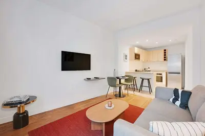Télévision ou salle de divertissement dans l'établissement Cosy apartment - 1BDR-4P - Boulogne Billancourt