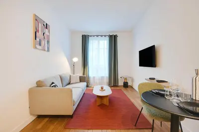 Télévision ou salle de divertissement dans l'établissement Cosy apartment - 1BDR-4P - Boulogne Billancourt