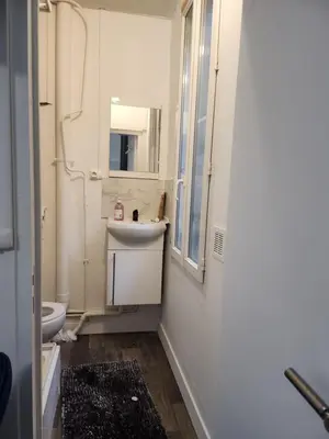 Salle de bains dans l'établissement Studio proche Paris