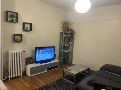 Télévision ou salle de divertissement dans l'établissement Studio proche Paris, proche meteo 4,13