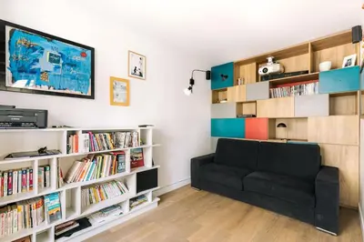 Bibliothèque dans l'appartement