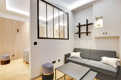 Coin salon dans l'établissement Pick A Flat's apartment in Champs-Elysées - Rue Marbeuf