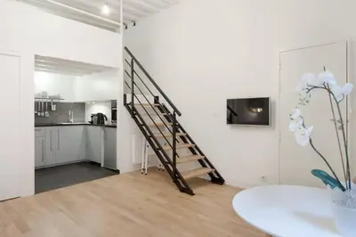 Cuisine ou kitchenette dans l'établissement Appartement avec beaux volumes cœur du MARAIS