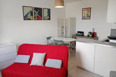 Cuisine ou kitchenette dans l'établissement Charming 2 rooms in front of the Square Montholon