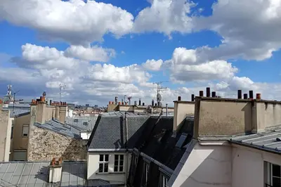 Vue générale sur Paris ou vue de la ville depuis l'appartement