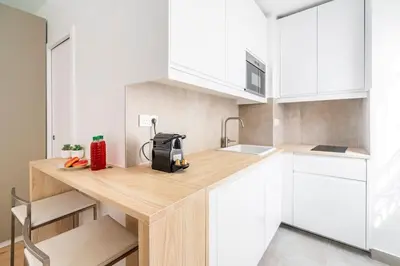 Cuisine ou kitchenette dans l'établissement Studio au centre de Paris - Musée Grévin - II