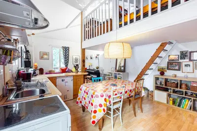 Cuisine ou kitchenette dans l'établissement GuestReady - Loft Élégant pour Deux avec Bureau