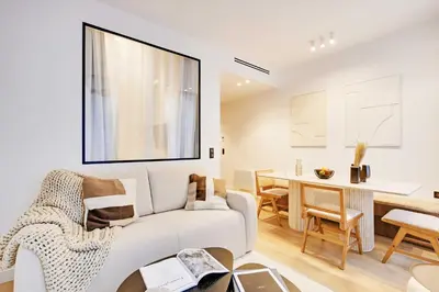 Coin salon dans l'établissement Elegant apartment with AC -2BR-6P- le Marais