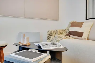 Coin salon dans l'établissement Elegant apartment with AC -2BR-6P- le Marais