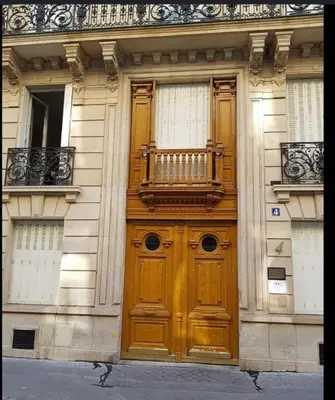 Façade ou entrée de l'établissement L'avenue Montaigne
