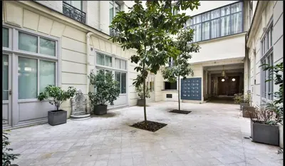 Façade ou entrée de l'établissement L'avenue Montaigne