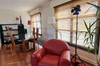 Télévision ou salle de divertissement dans l'établissement Duplex double terrasses 4P