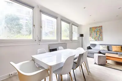 Coin salon dans l'établissement Beaugrenelle Tour Eiffel II Cosy Apartment 2BR
