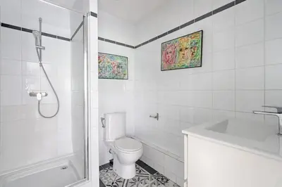 Salle de bains dans l'établissement Beaugrenelle Tour Eiffel II Cosy Apartment 2BR