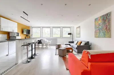 Cuisine ou kitchenette dans l'établissement Beaugrenelle Tour Eiffel II Cosy Apartment 2BR