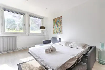 Un ou plusieurs lits dans un hébergement de l'établissement Beaugrenelle Tour Eiffel II Cosy Apartment 2BR