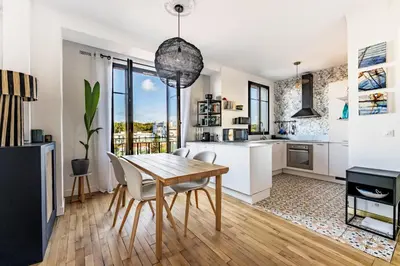 Cuisine ou kitchenette dans l'établissement Charmant Appartement Boulogne - 1 chambre
