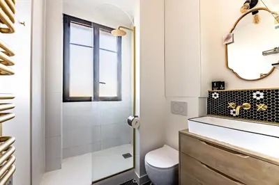 Salle de bains dans l'établissement Charmant Appartement Boulogne - 1 chambre