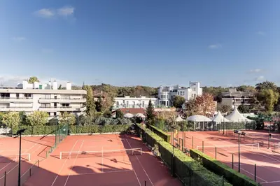 Tennis ou squash au sein de l'appartement ou à proximité