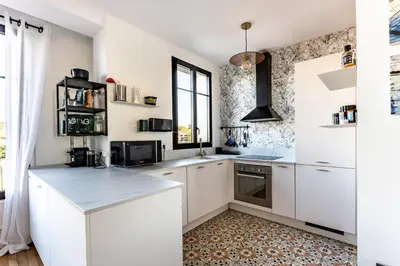 Cuisine ou kitchenette dans l'établissement Charmant Appartement Boulogne - 1 chambre