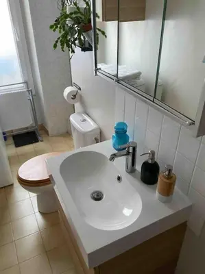 Salle de bains dans l'établissement Quiet APT 2Rooms Big Kitchen Canal Saint Martin