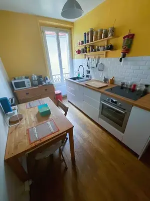 Cuisine ou kitchenette dans l'établissement Quiet APT 2Rooms Big Kitchen Canal Saint Martin