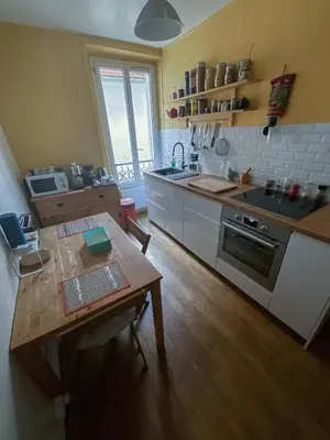 Cuisine ou kitchenette dans l'établissement Quiet APT 2Rooms Big Kitchen Canal Saint Martin