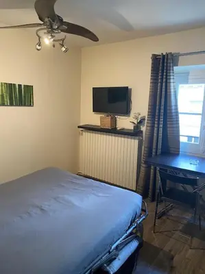 Télévision ou salle de divertissement dans l'établissement Studio élégant proche grand Rex Fbg Poissonnière