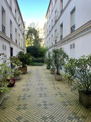 Jardin de l'établissement Appartement au rez de chaussée pres de gare de lyon