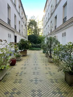Jardin de l'établissement Appartement au rez de chaussée pres de gare de lyon