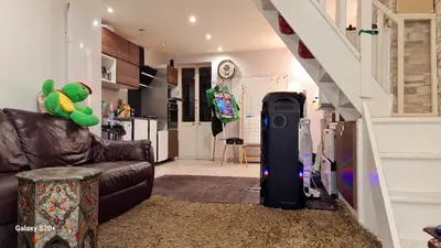 Coin salon dans l'établissement Chambre meublée dans une maison haut de gamme avec jardin proche métro