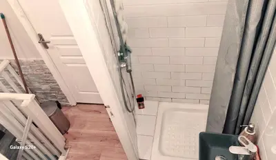 Salle de bains dans l'établissement Chambre meublée dans une maison haut de gamme avec jardin proche métro