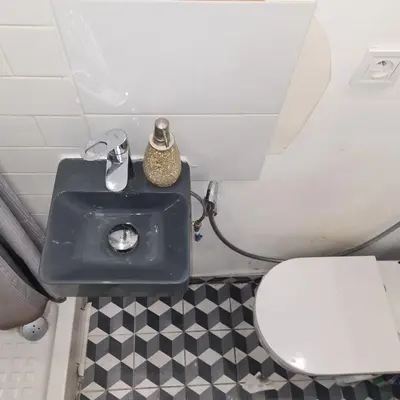 Salle de bains dans l'établissement Chambre meublée dans une maison haut de gamme avec jardin proche métro